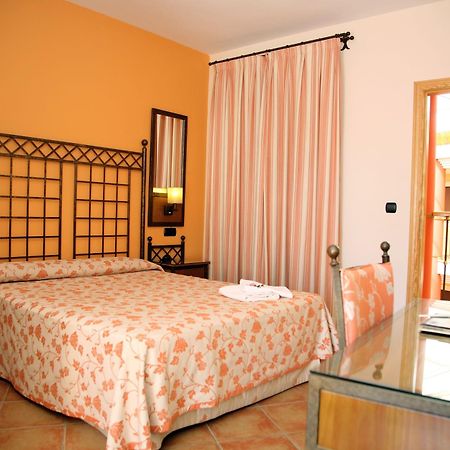 Ele Santabarbara Hotell Castilleja de la Cuesta Eksteriør bilde