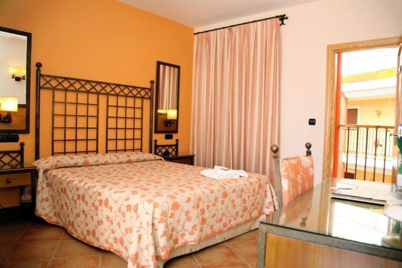 Ele Santabarbara Hotell Castilleja de la Cuesta Eksteriør bilde