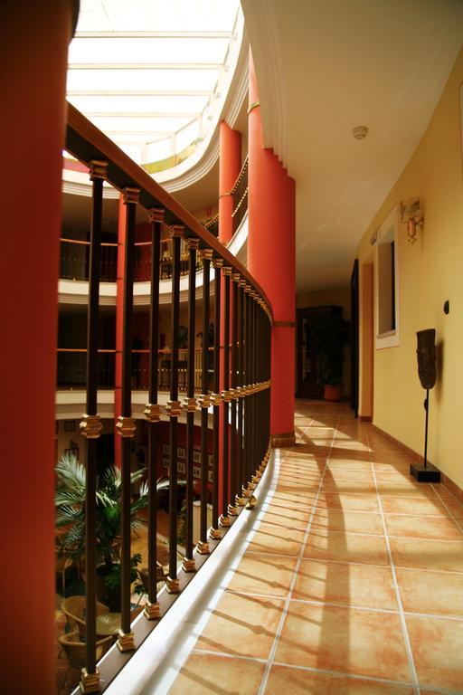 Ele Santabarbara Hotell Castilleja de la Cuesta Eksteriør bilde