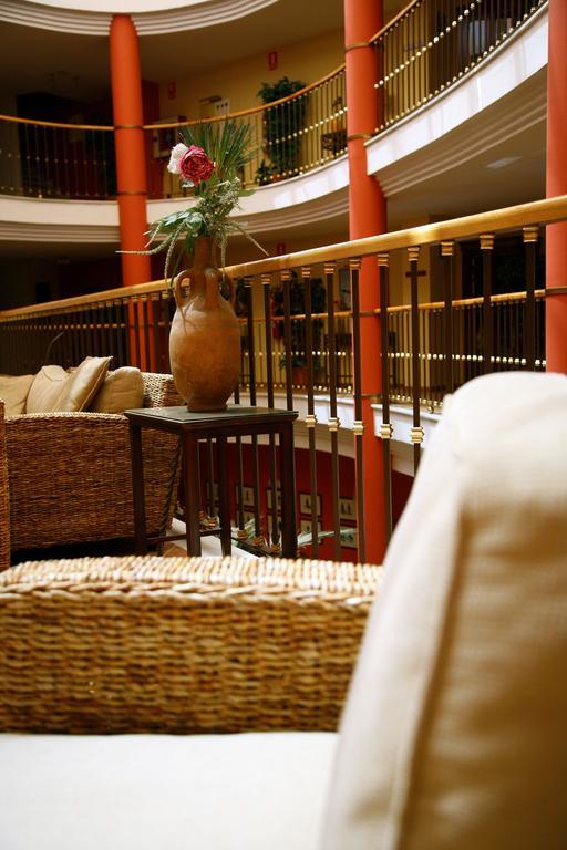 Ele Santabarbara Hotell Castilleja de la Cuesta Eksteriør bilde